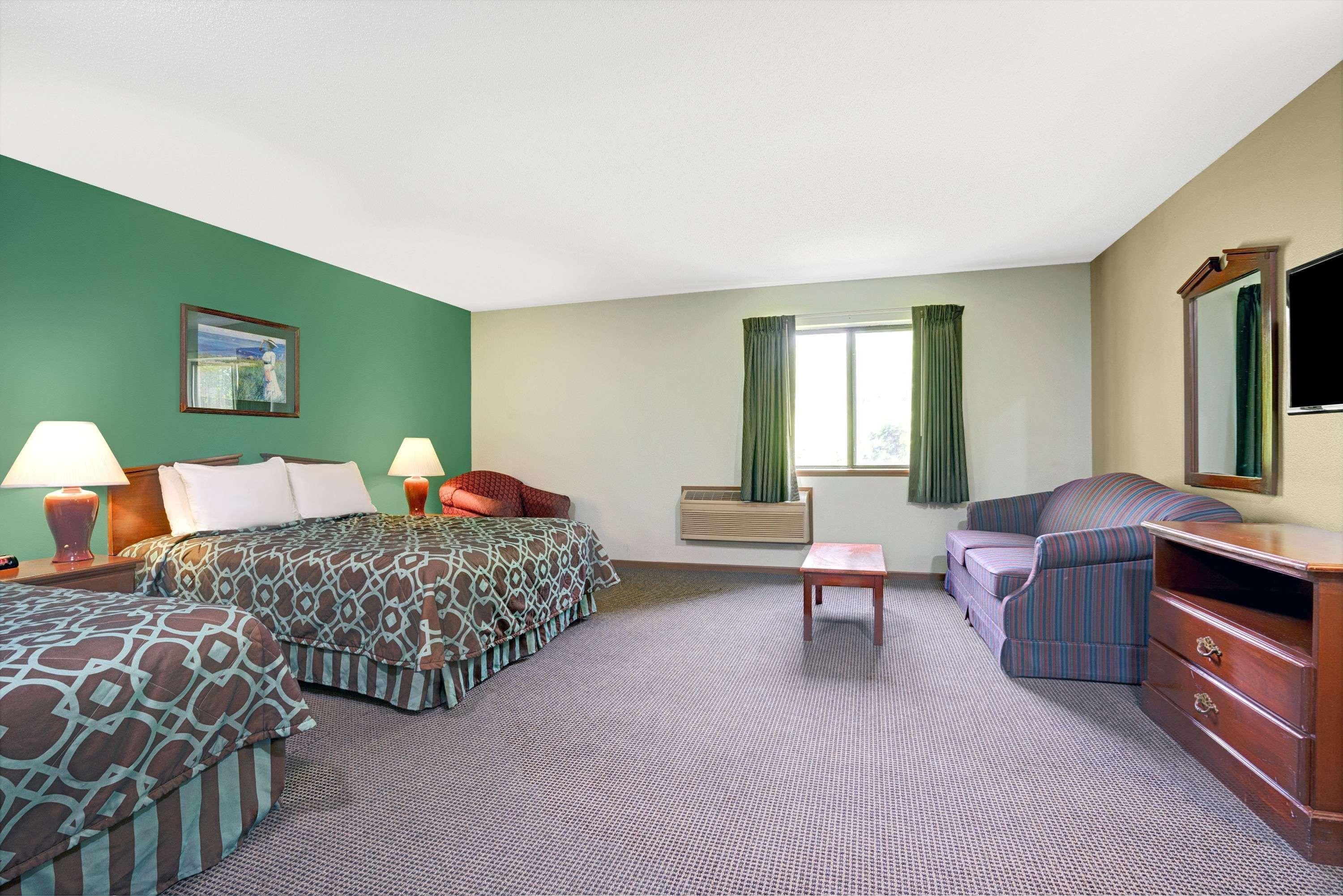 Super 8 By Wyndham Hudson Hotell Exteriör bild