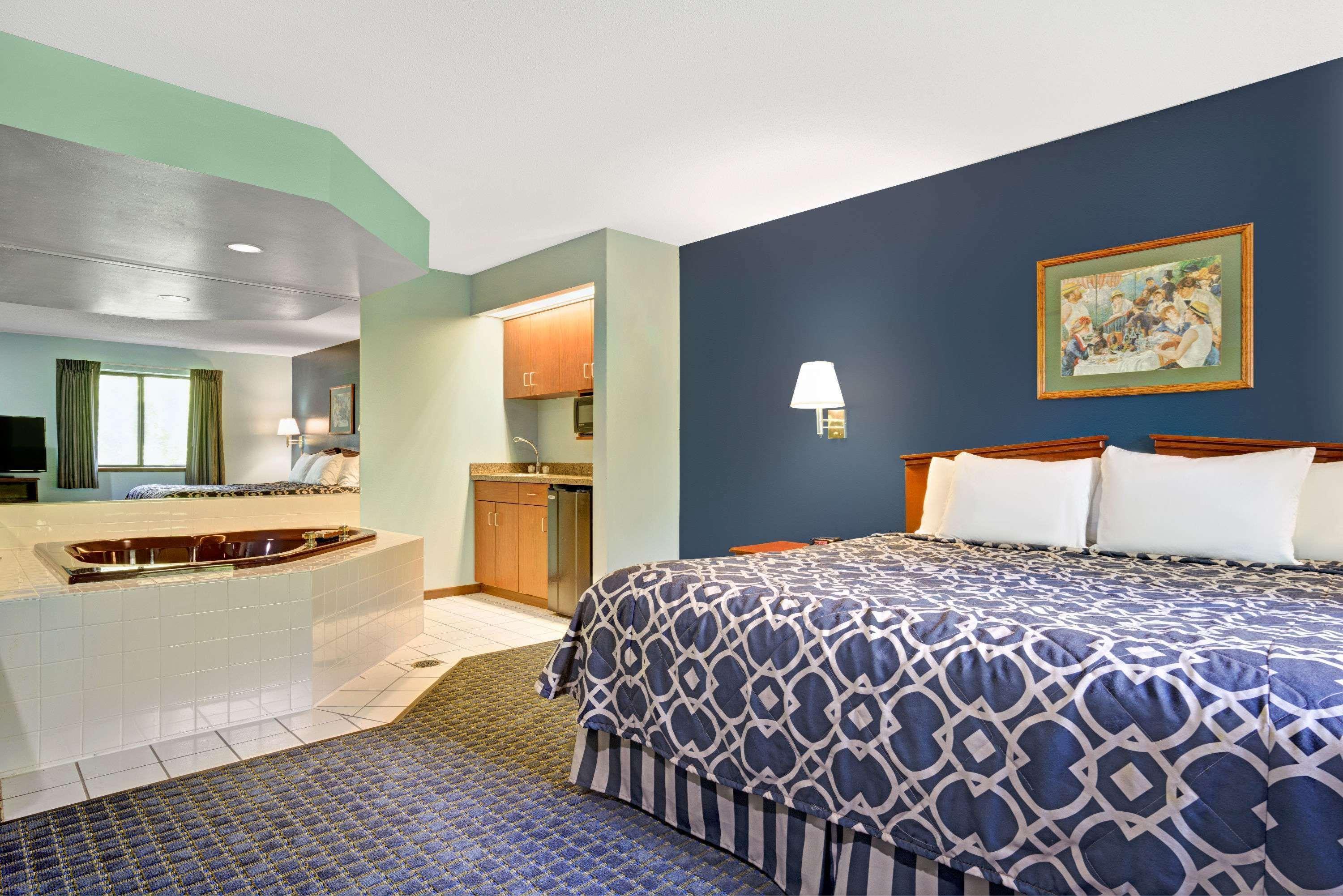 Super 8 By Wyndham Hudson Hotell Exteriör bild